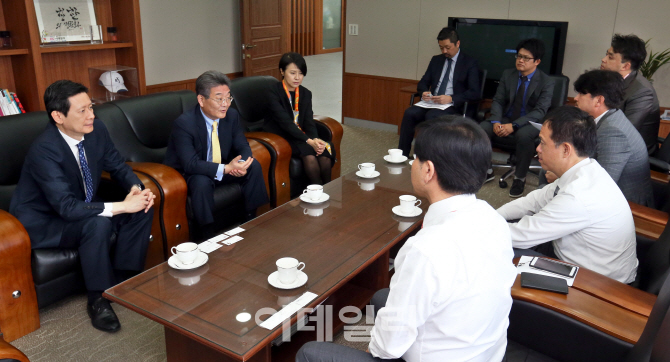 [포토]신동주 전 일본 롯데홀딩스 부회장 이데일리 방문