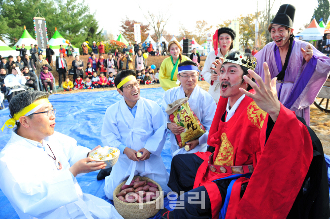 [여행+] 가을에 딱 어울리는 잔치 '여주오곡나루축제'