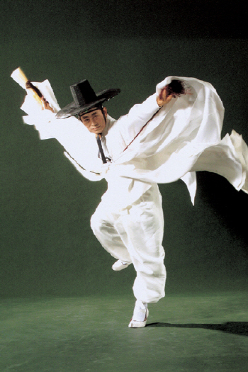 국내 최대 춤사위 보유한 조흥동 명무 ‘한량무’