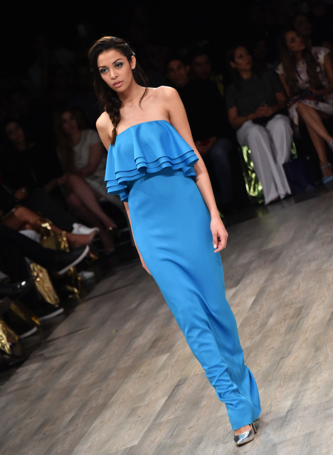 女모델의 아찔한 쇄골라인                                                                                                                                                                          