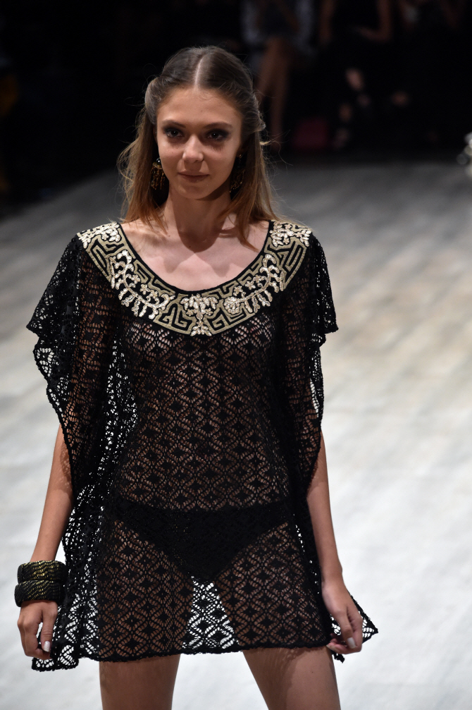 "속옷은 깜박 했어요"                                                                                                                                                                    