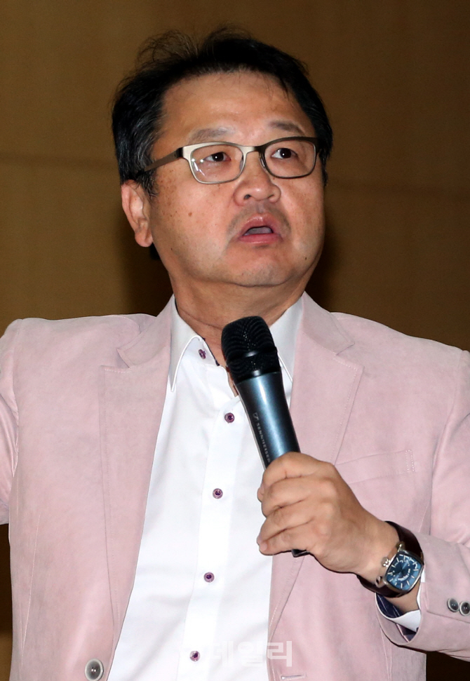 [포토]KG 지식콘서트에서 강연하는 신상훈 교수