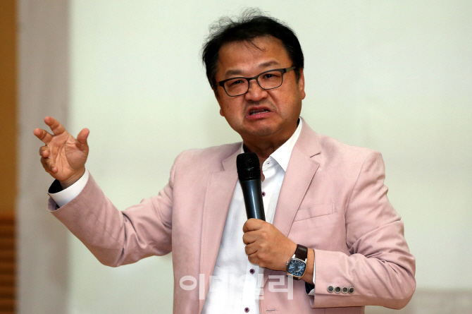 [포토]지식콘서트에서 강연하는 신상훈 교수