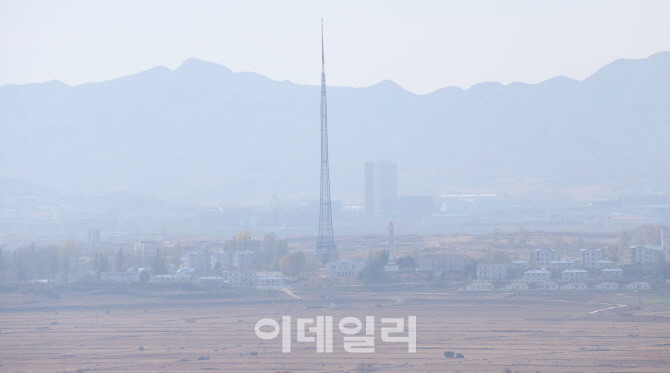 [포토]판문점 내 오울렛 초소에서 내려다 본 기정동 마을