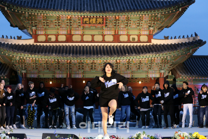 [포토]경복궁에서 열린 케이팝(K-pop) 커버댄스
