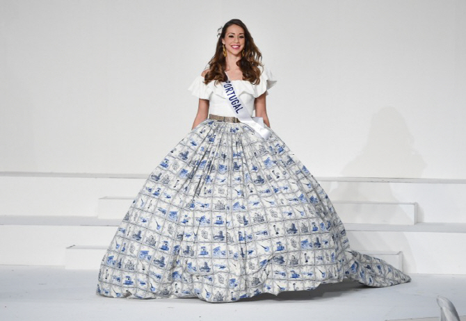 [포토]미스 포르투갈, 돔 형태의 드레스.. 하체라인 완벽히 숨겨