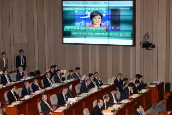 [사설] 국정교과서 집필진 명단은 공개해야                                                                                                                                                                