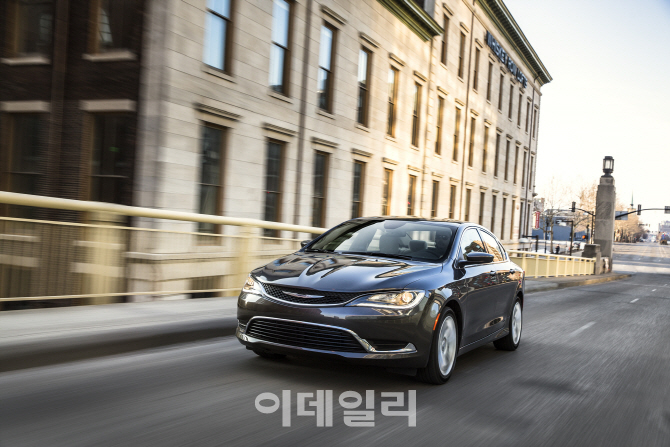 크라이슬러200, 30대 여성 오피니언 리더 릴레이 시승