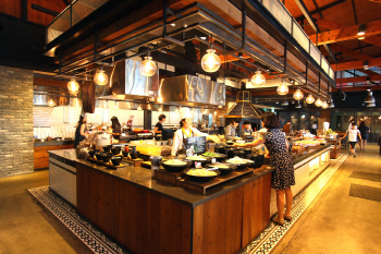 빕스, 공개형 주방 '라이브 키친' 확대