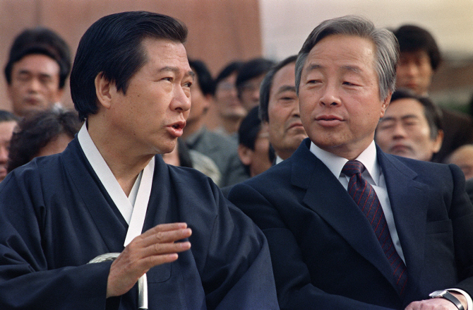 [포토][김영삼 서거] 대화 중인 김대중-김영삼 전 대통령