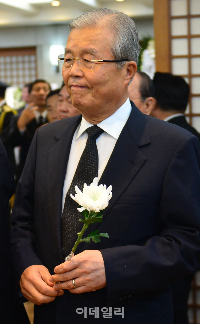 [포토]YS 빈소 찾은 김종인 전 국회의원