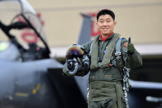 올해의 공군 ‘탑건’…F-15K 조종사 안영환 소령