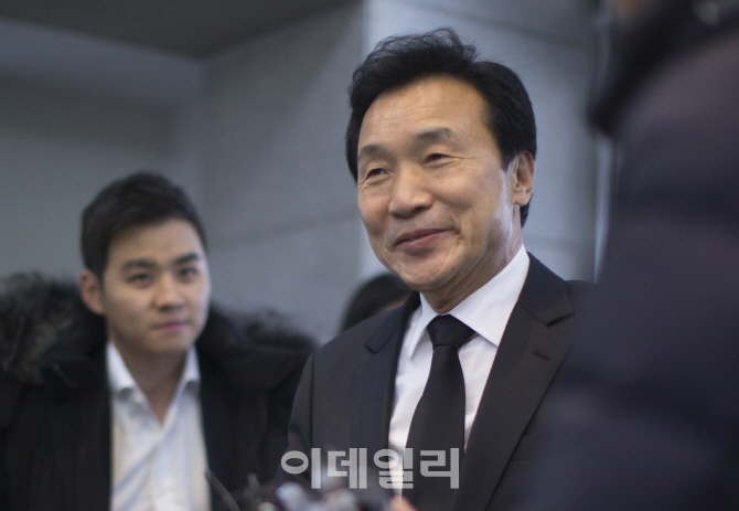 [포토]김영삼 전 대통령 빈소 찾은 손학규 새정치민주연합 전 상임고문