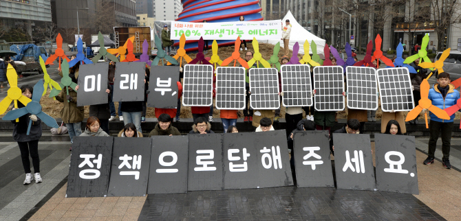 [포토]'미래부, 지속 가능 정책으로 답해주세요'