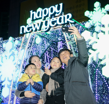 DGB대구銀, ‘2016 새로운 도약, 비상’ 본점 대형 조명 점등