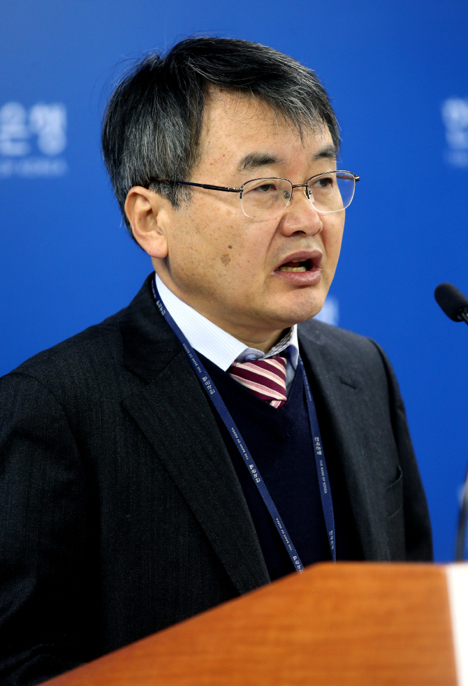 [포토]10월 국제수지(잠정) 설명하는 박승환 금융통계부장