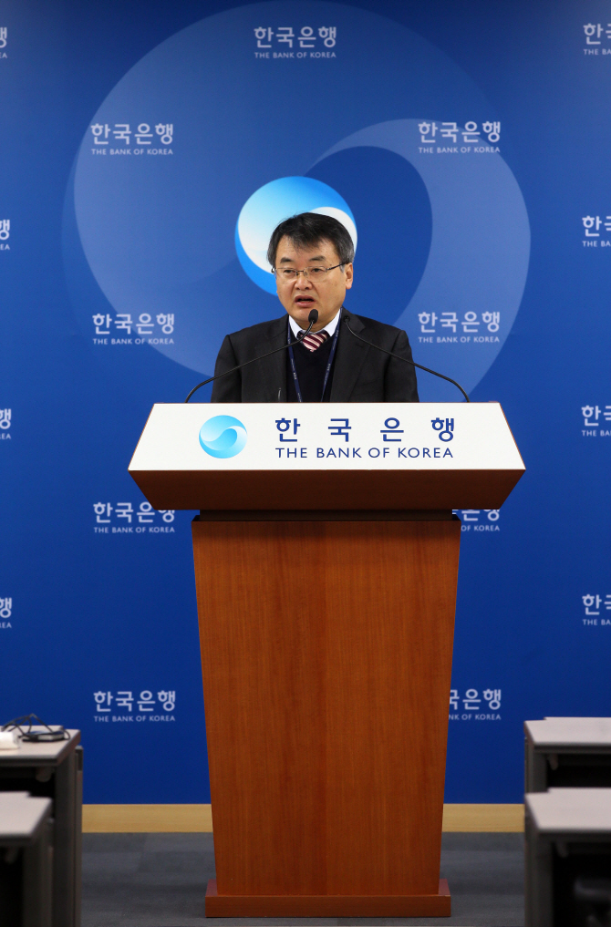 [포토]박승환 금융통계부장 '10월 국제수지(잠정) 발표'