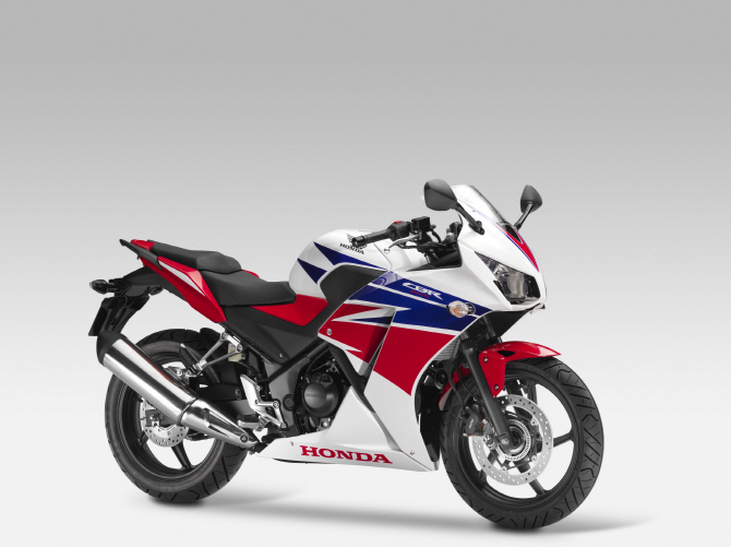 혼다코리아 “12월 CBR300R 사면 10% 할인에 10개월 무이자 할부”
