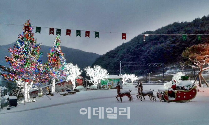 [포토] 산타마을로 변신한 분천역 "동심 속으로"