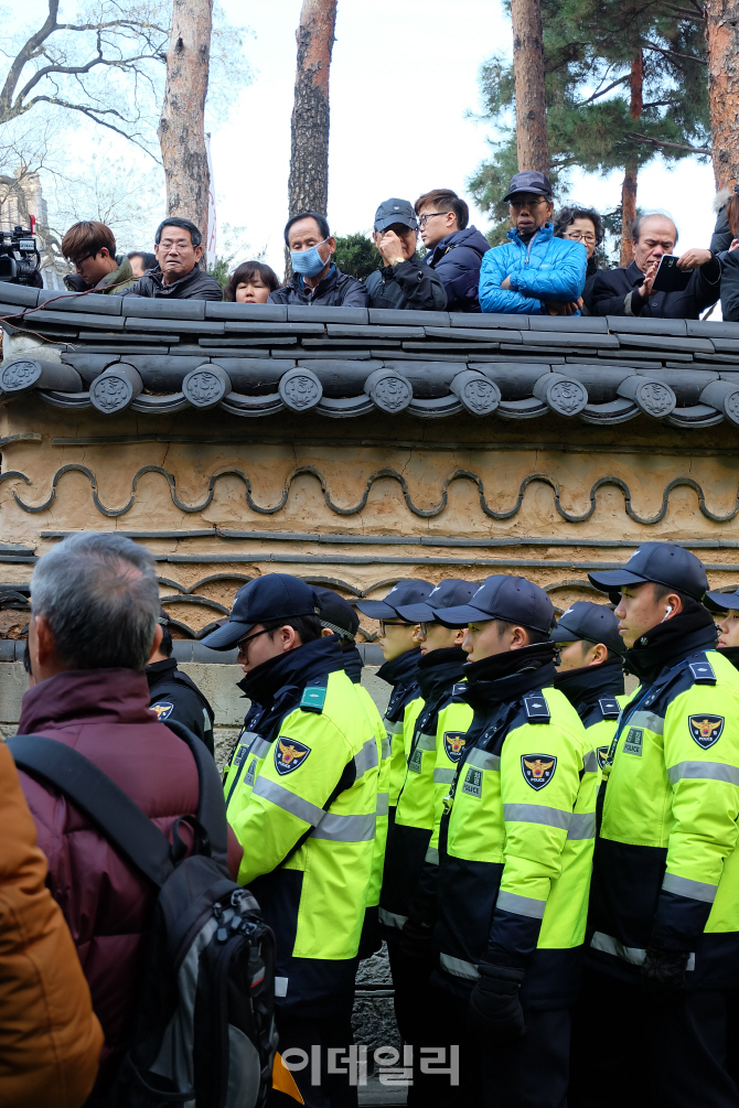 경찰 조계사 강제 진입 연기..한상균 위원장 자진출두 무게(종합)