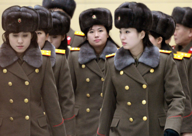 中, 北에 석유공급 중단 통보·국경에 병력 2000명 증파..모란봉악단 공연 취소 사유?