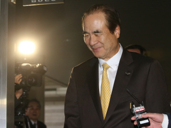 ‘1천억대 배임·횡령’ 윤석금 웅진회장, 항소심서 ‘집행유예’ 감형(상보)