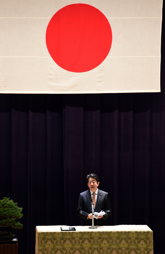 [포토] 日자위대 간부회의에 나타난 아베 총리