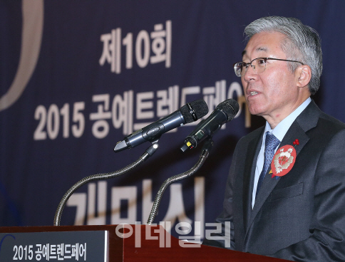 [포토] 공예트렌드페어 참석한 김종덕 장관
