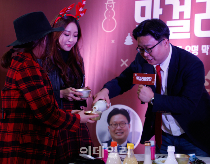 [포토]걸그룹 써니힐, 제주에서 크리스마스 막걸리 파티-3