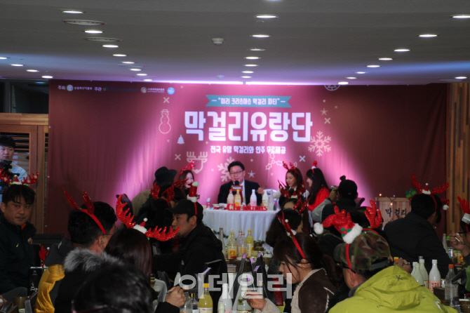 [포토]걸그룹 써니힐, 제주에서 크리스마스 막걸리 파티-5