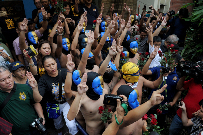 `나체 달리기 행사`에 앞서                                                                                                                                                                         