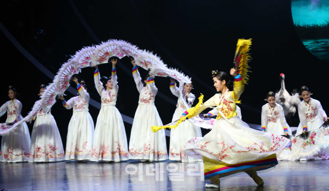 [포토] 김종덕 장관 '한중일 예술의 밤' 공연 관람