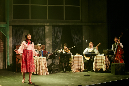 [포토] '천변살롱' 황석정, 숨겨왔던 노래실력