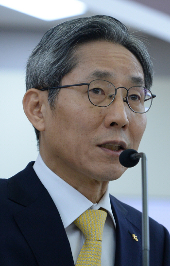 석패한 KB금융..윤종규, 손보·캐피탈 지분늘려 `플랜B` 가동(종합)