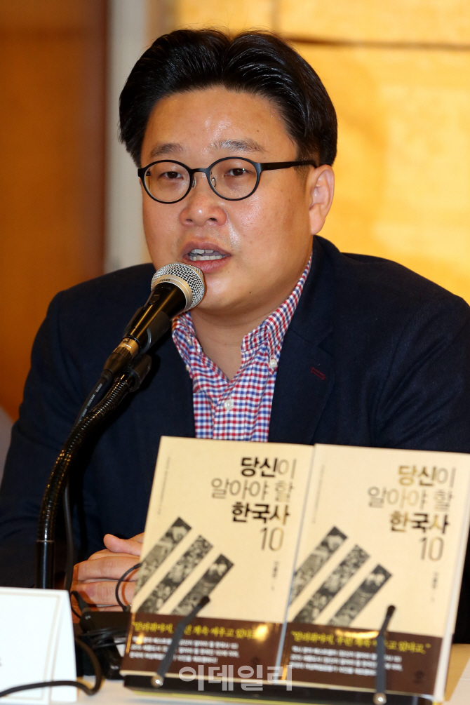 [포토]'당신이 알아야 할 한국사 10' 출간한 서경덕 교수