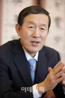 [신년사]허창수 전경련 회장 "선진국가 도약, 기본과 원칙 바로세우는 원년"