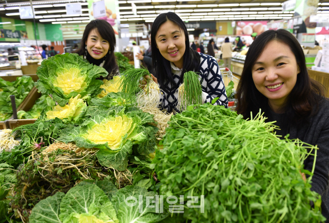 [포토]농협유통, 몸에 좋은 봄나물 모음전 열어