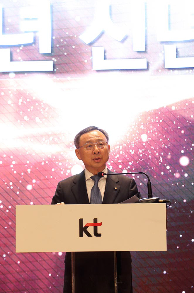 황창규 KT 회장, "대형 리스크 정리..도약만 있을 뿐" 직원들에 이메일