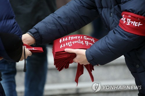 '위기의 변시' 로스쿨생 재수생 늘고 준비소홀까지 이중고