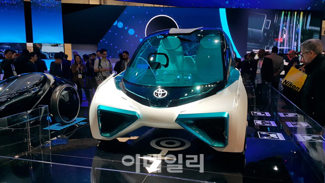 [포토][CES 2016]모터쇼 뺨치는 도요타 부스..콘셉트카 총집합