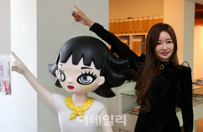 [포토]팝 아티스트 마리킴, '저랑 같이 우주로 가요!'