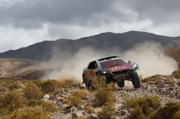 푸조, '2016 다카르 랠리' 4구간 합산 1위…우승 향한 질주