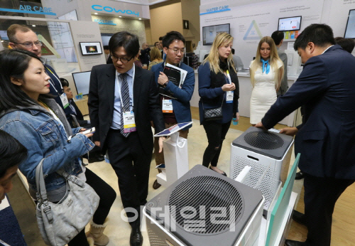 [포토]코웨이, ‘CES 2016’서 IoT 기반 통합 케어 솔루션 전시