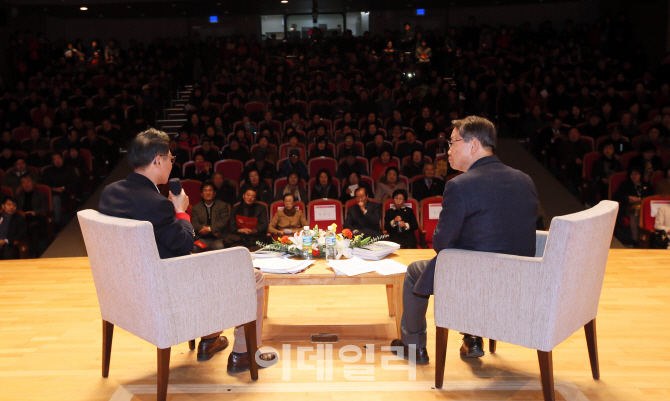 [포토]류화선 전 파주시장 '뜨거운 열기'