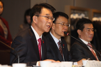 강호인 장관 “미래산업 사전규제 최소..시장 자율성 보장”