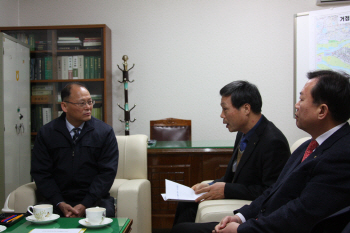 김태환 농협축산경제 대표, 업무첫날 구제역현장 방문                                                                                                                                                      