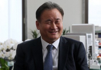 이상민 법사위원장은 누구