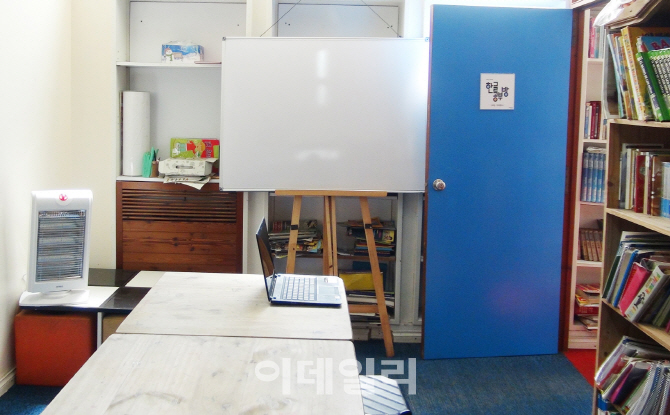[포토]서경석-서경덕, 아르헨티나 '한글 공부방' 지원-2