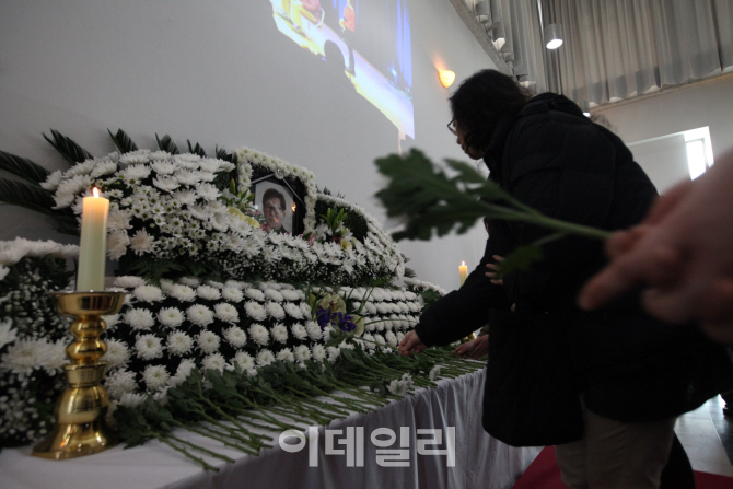 [포토]고(故) 신영복 성공회대 석좌교수 빈소 찾는 조문 행렬