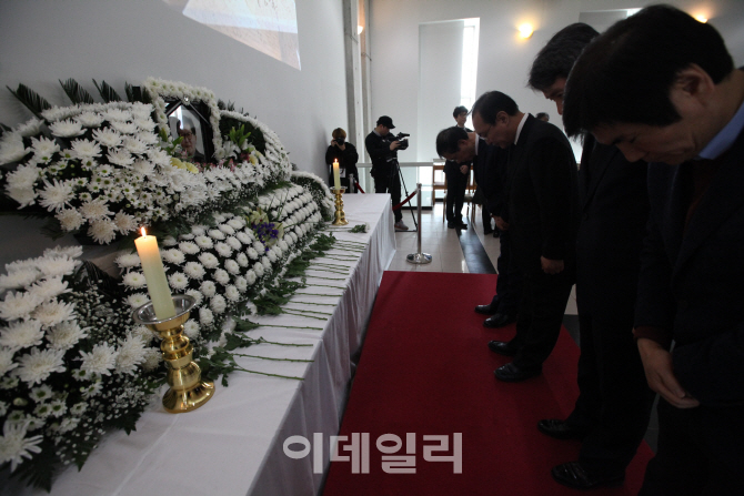 [포토]고(故) 신영복 성공회대 석좌교수 빈소 찾는 조문 행렬